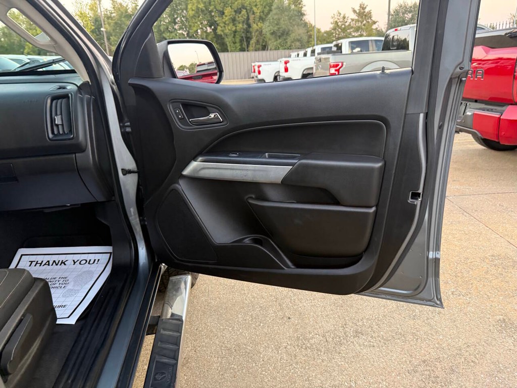 Chevrolet Colorado Vehicle Full-screen Gallery Image 11
