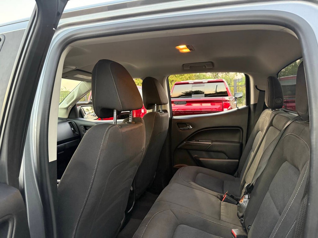 Chevrolet Colorado Vehicle Full-screen Gallery Image 12