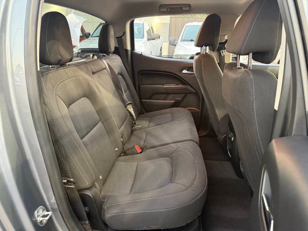 Chevrolet Colorado Vehicle Full-screen Gallery Image 15