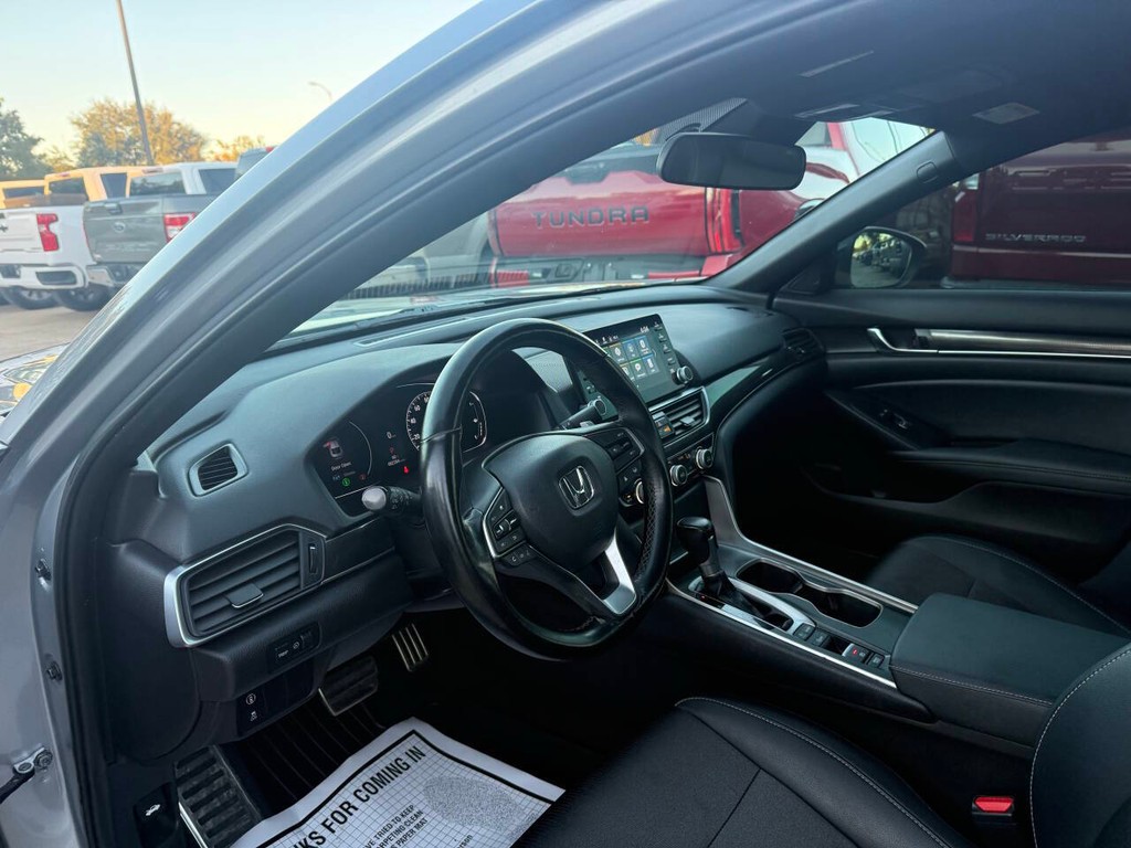 Honda Accord Sedan Vehicle Full-screen Gallery Image 06