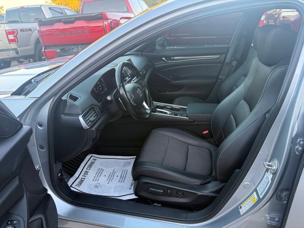 Honda Accord Sedan Vehicle Full-screen Gallery Image 07