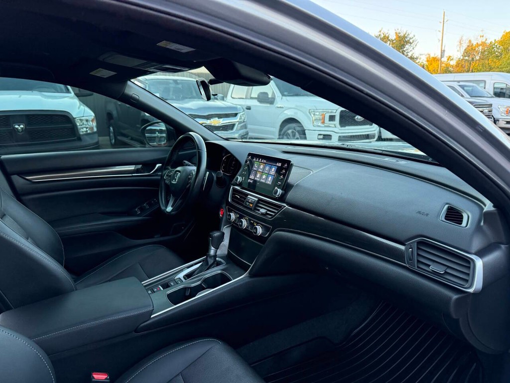 Honda Accord Sedan Vehicle Full-screen Gallery Image 09