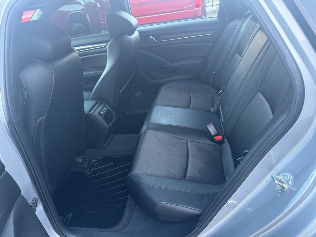 Honda Accord Sedan Vehicle Full-screen Gallery Image 13