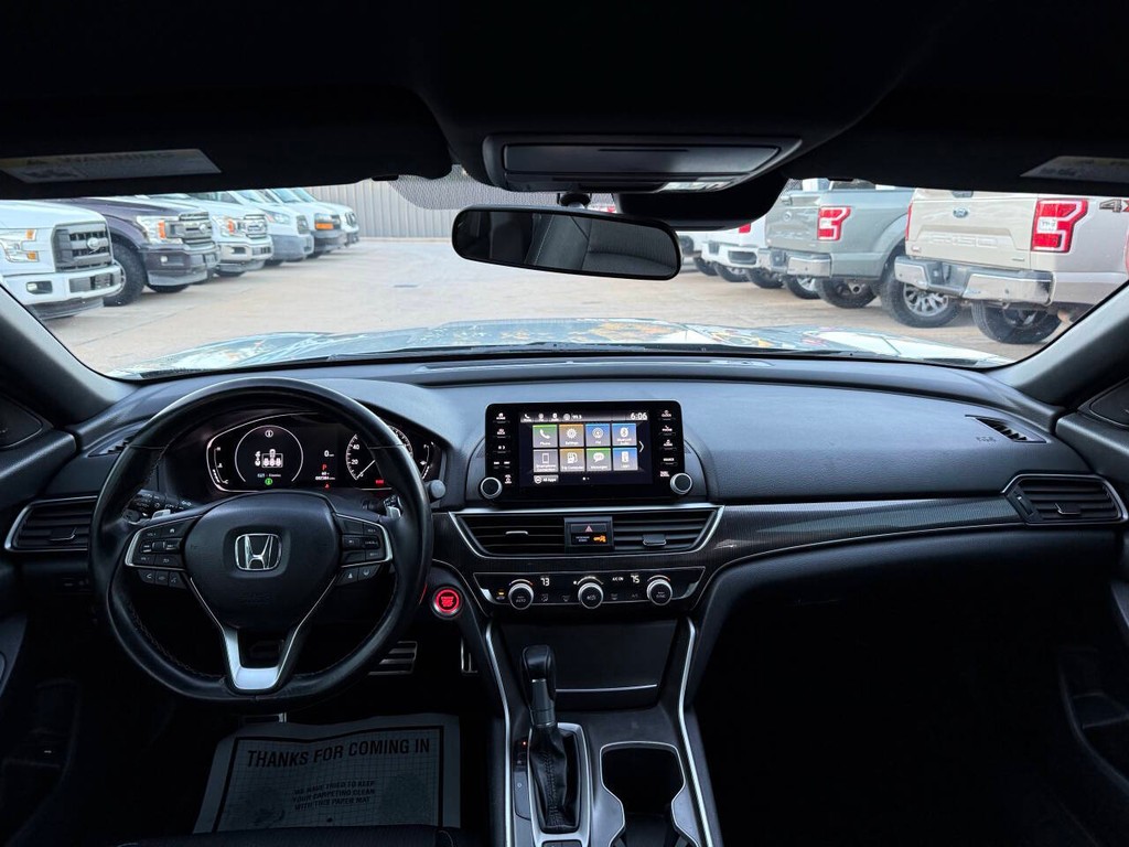 Honda Accord Sedan Vehicle Full-screen Gallery Image 17