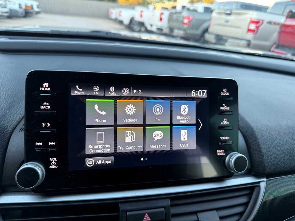 Honda Accord Sedan Vehicle Full-screen Gallery Image 25