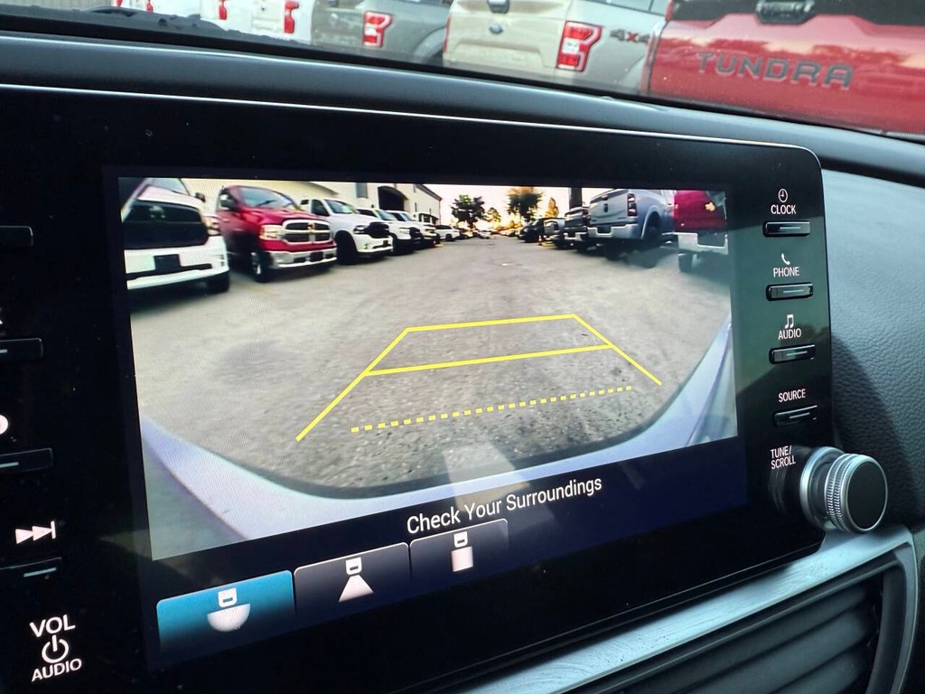 Honda Accord Sedan Vehicle Full-screen Gallery Image 26