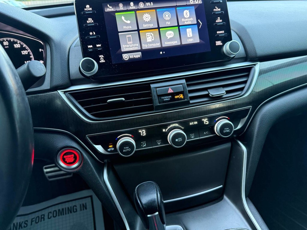 Honda Accord Sedan Vehicle Full-screen Gallery Image 27