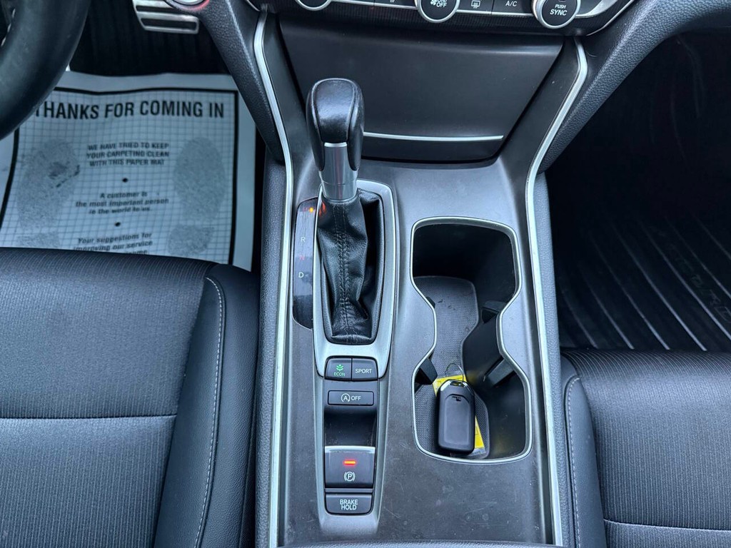 Honda Accord Sedan Vehicle Full-screen Gallery Image 28