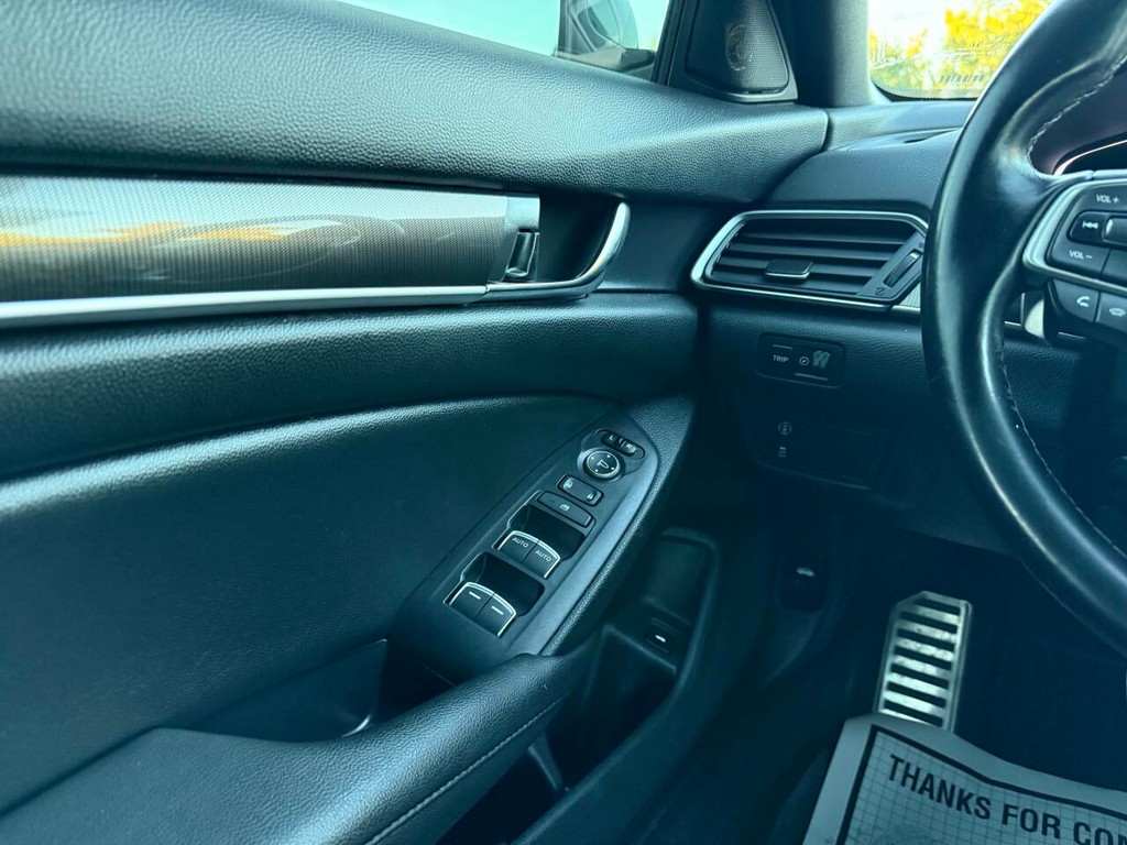 Honda Accord Sedan Vehicle Full-screen Gallery Image 29