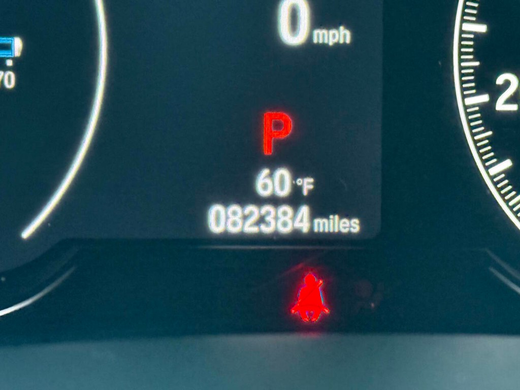 Honda Accord Sedan Vehicle Full-screen Gallery Image 31