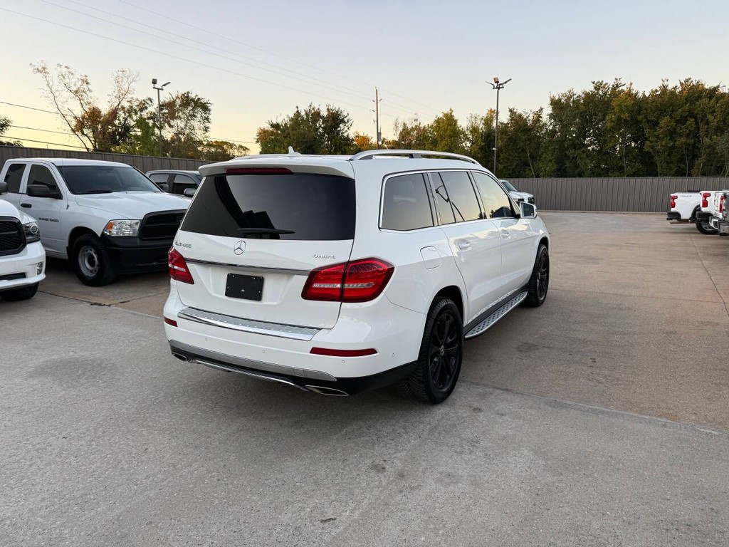 Mercedes-Benz GLS Vehicle Full-screen Gallery Image 05