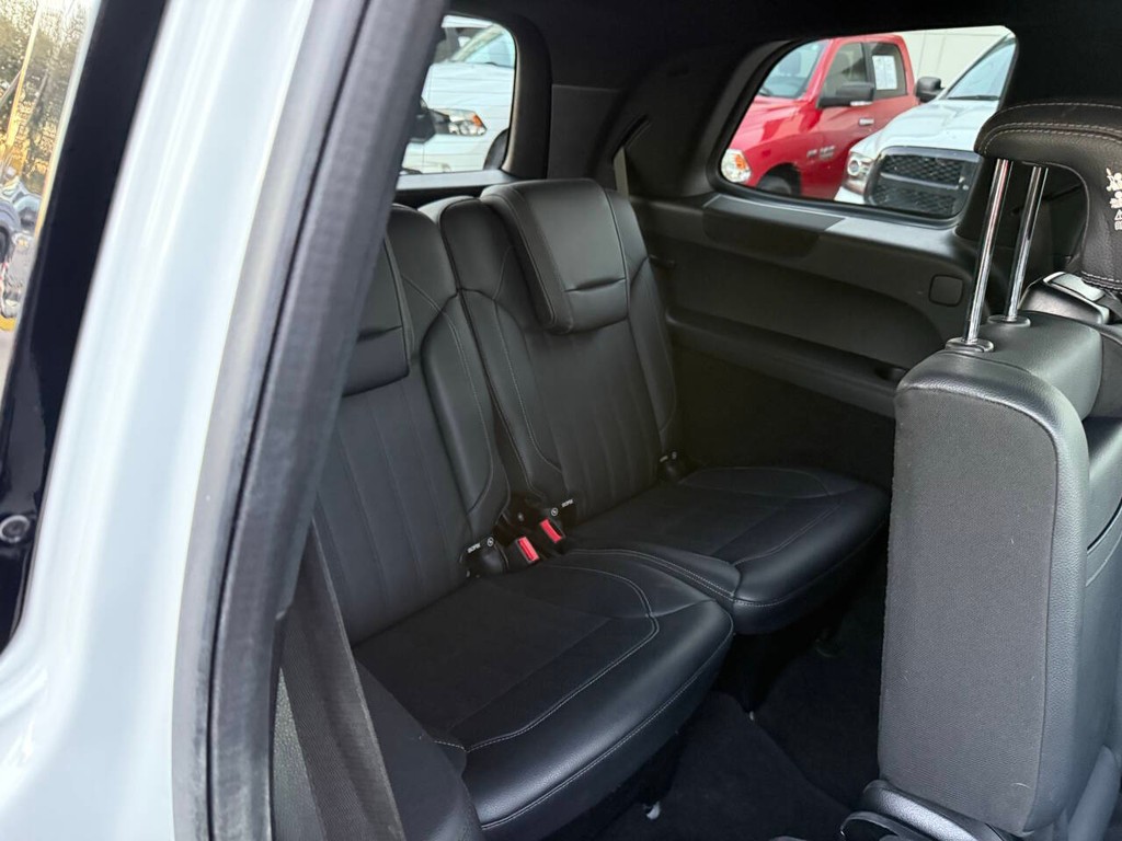 Mercedes-Benz GLS Vehicle Full-screen Gallery Image 16