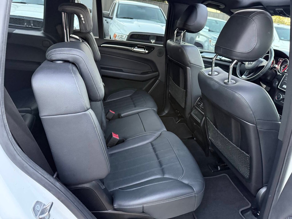 Mercedes-Benz GLS Vehicle Full-screen Gallery Image 17