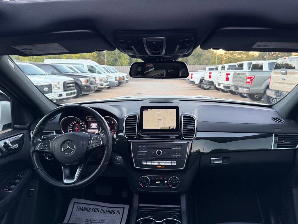 Mercedes-Benz GLS Vehicle Full-screen Gallery Image 19