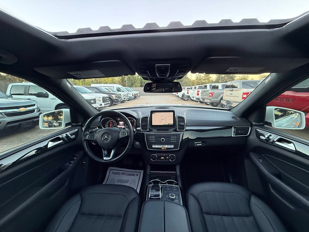 Mercedes-Benz GLS Vehicle Full-screen Gallery Image 20