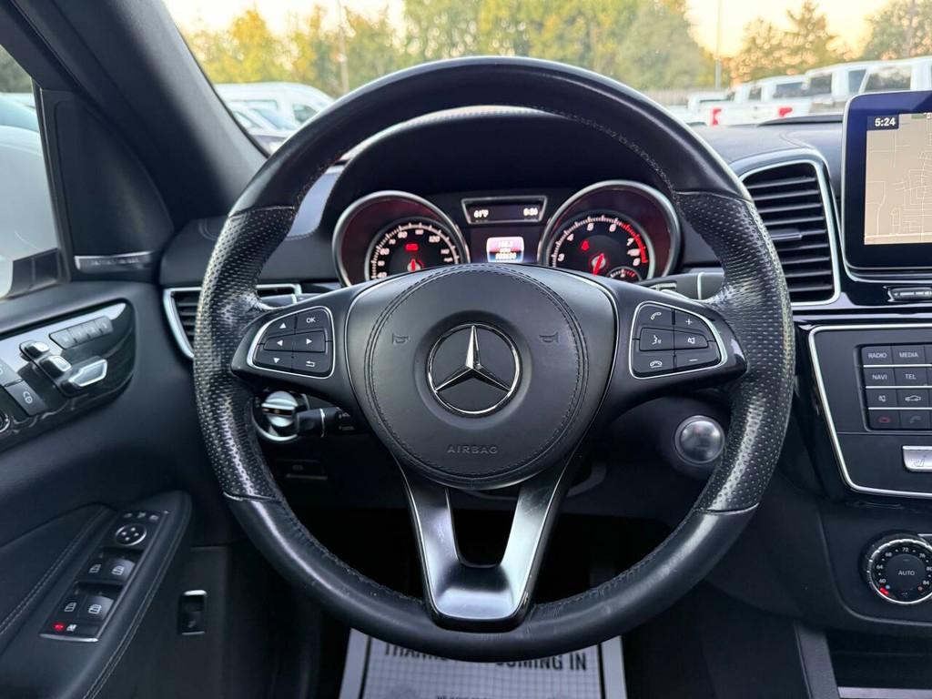 Mercedes-Benz GLS Vehicle Full-screen Gallery Image 24