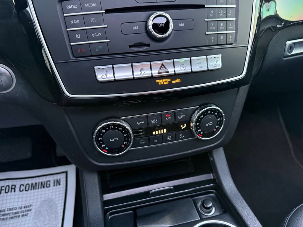 Mercedes-Benz GLS Vehicle Full-screen Gallery Image 30