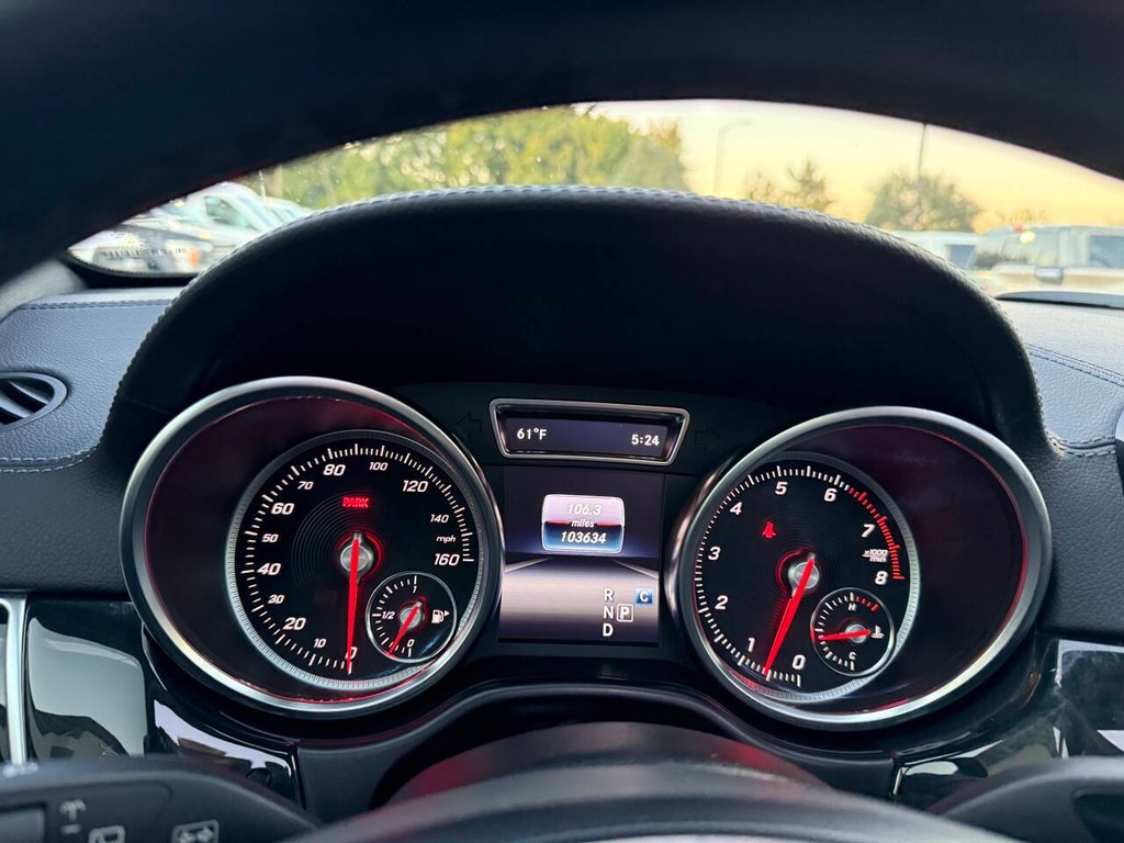 Mercedes-Benz GLS Vehicle Full-screen Gallery Image 34