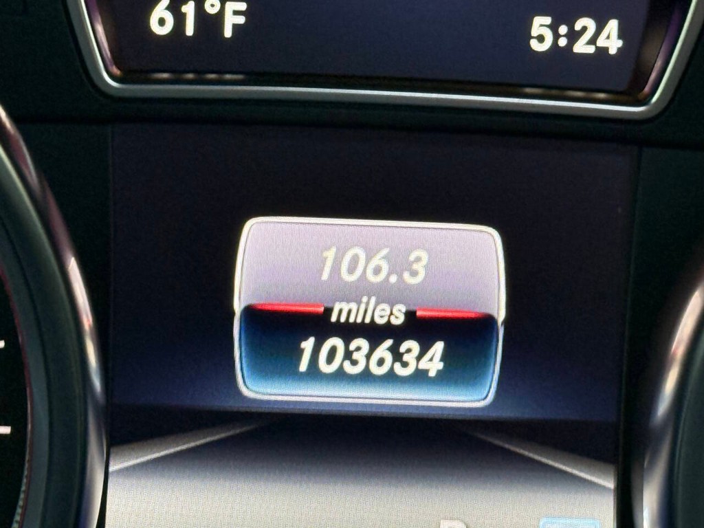 Mercedes-Benz GLS Vehicle Full-screen Gallery Image 35