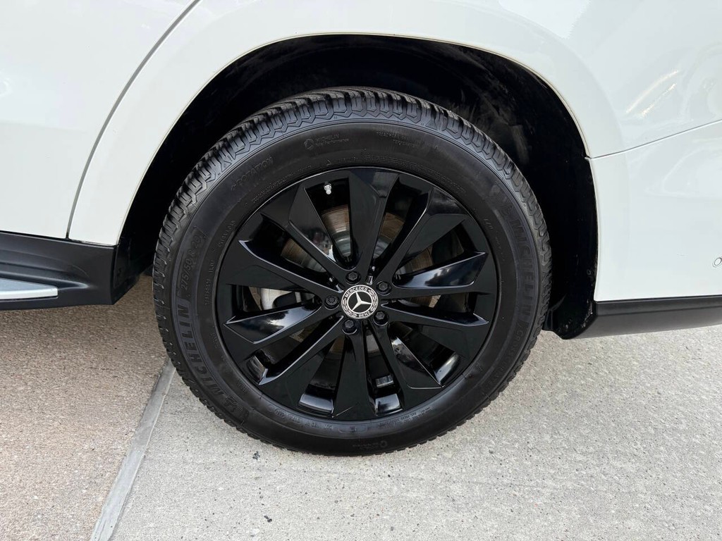 Mercedes-Benz GLS Vehicle Full-screen Gallery Image 38