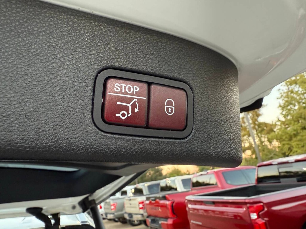 Mercedes-Benz GLS Vehicle Full-screen Gallery Image 40