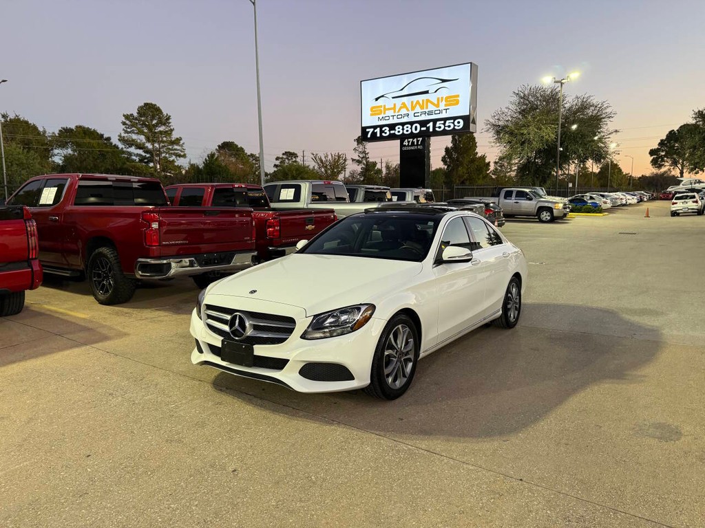 Mercedes-Benz C-Class Vehicle Full-screen Gallery Image 41