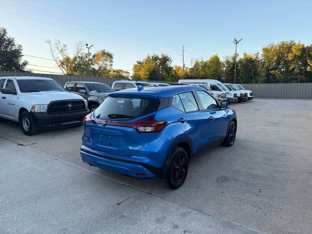 Nissan Kicks Vehicle Full-screen Gallery Image 05