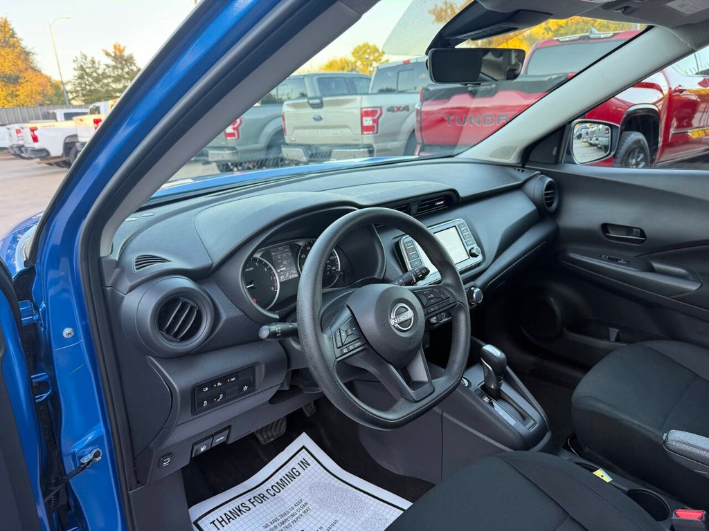 Nissan Kicks Vehicle Full-screen Gallery Image 06