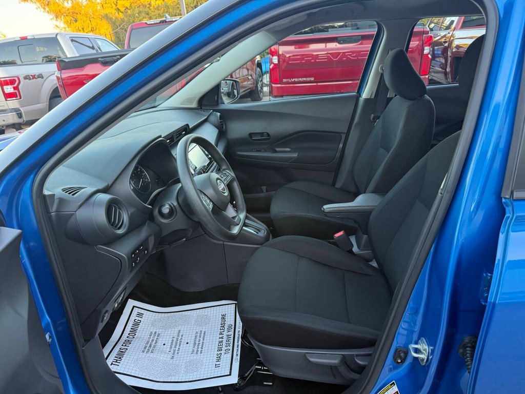 Nissan Kicks Vehicle Full-screen Gallery Image 07