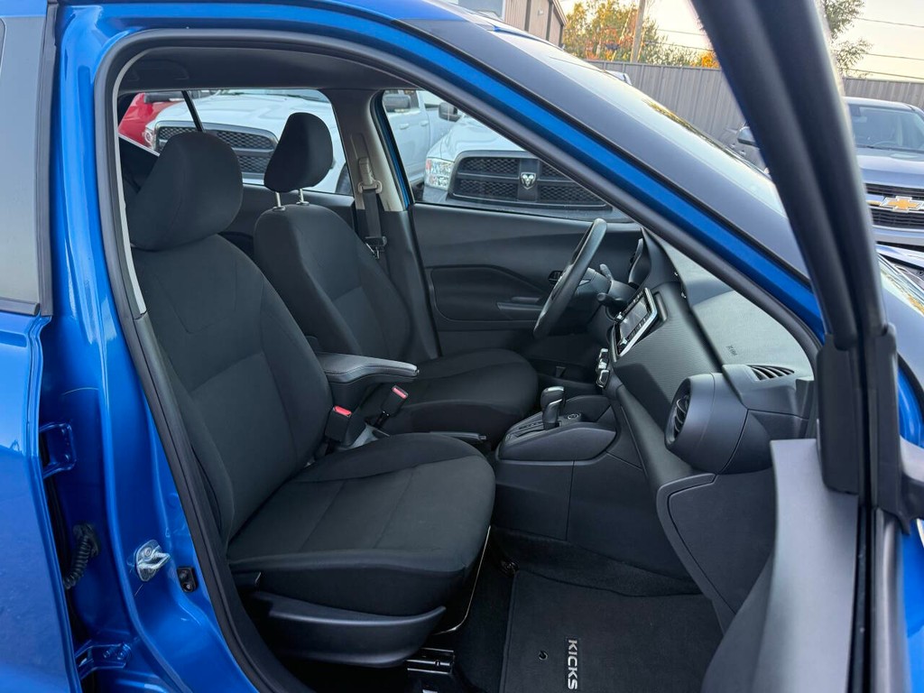 Nissan Kicks Vehicle Full-screen Gallery Image 10