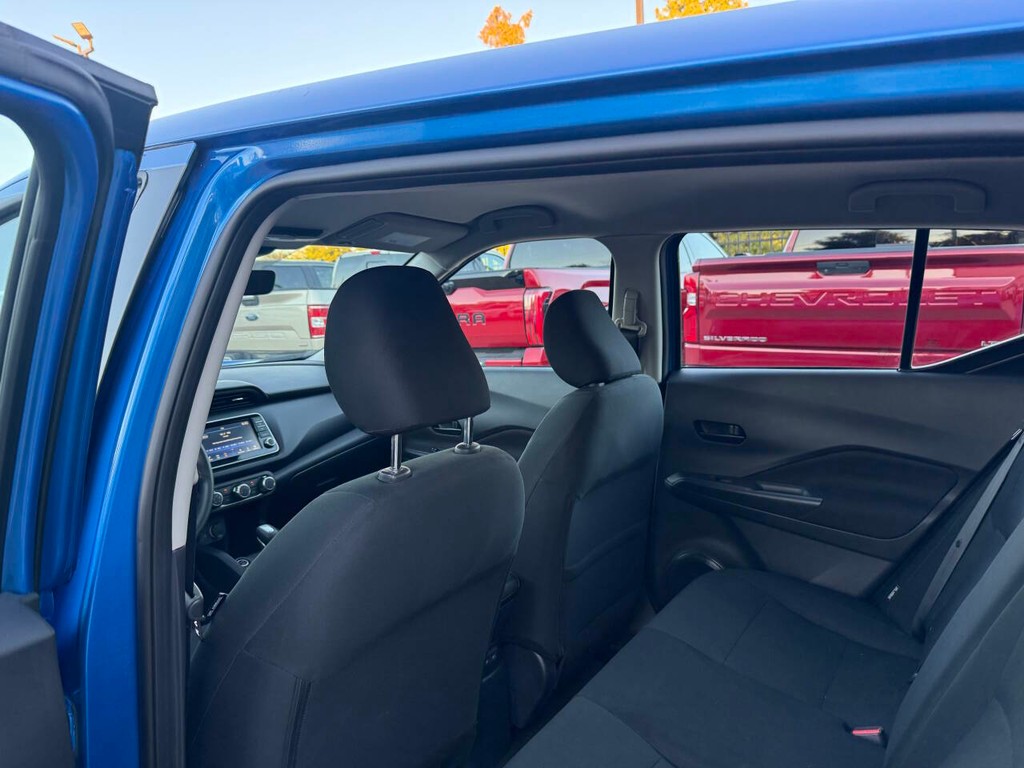 Nissan Kicks Vehicle Full-screen Gallery Image 12