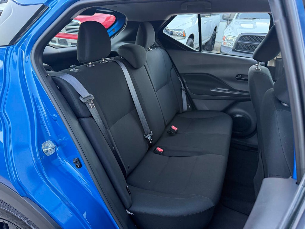 Nissan Kicks Vehicle Full-screen Gallery Image 15