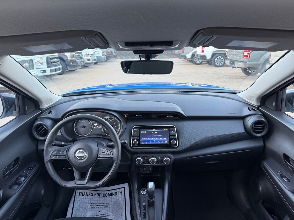 Nissan Kicks Vehicle Full-screen Gallery Image 17