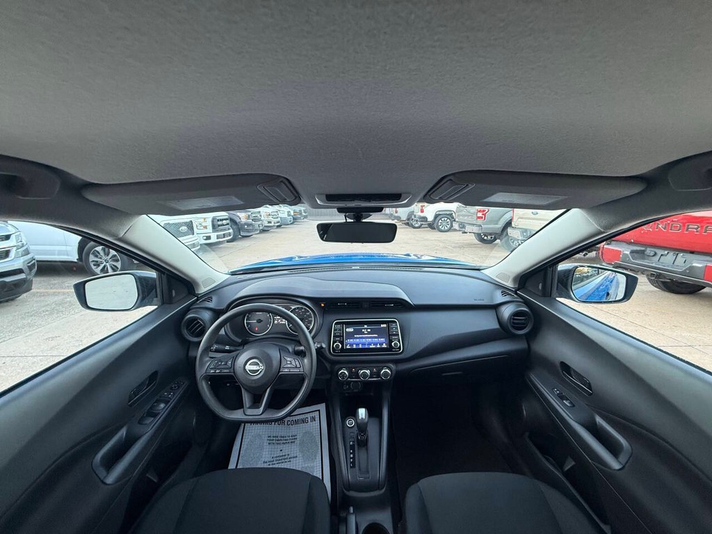 Nissan Kicks Vehicle Full-screen Gallery Image 18