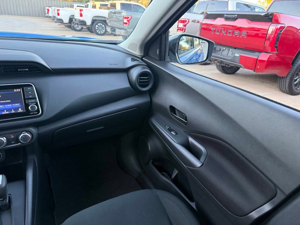 Nissan Kicks Vehicle Full-screen Gallery Image 20