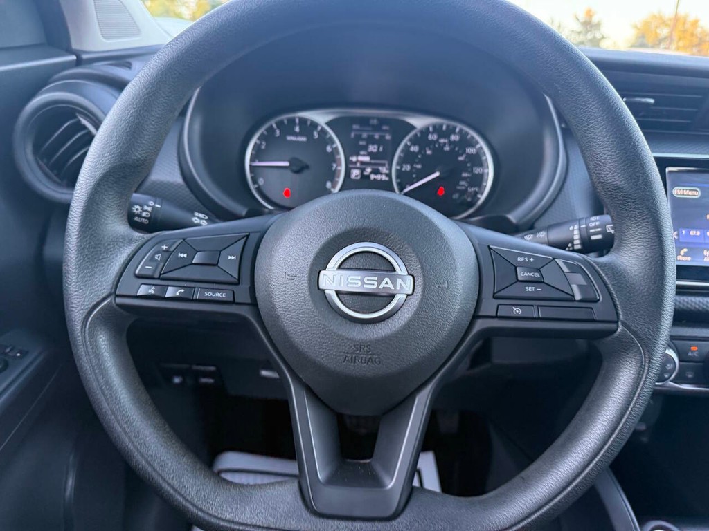 Nissan Kicks Vehicle Full-screen Gallery Image 23