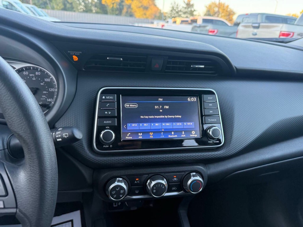 Nissan Kicks Vehicle Full-screen Gallery Image 24