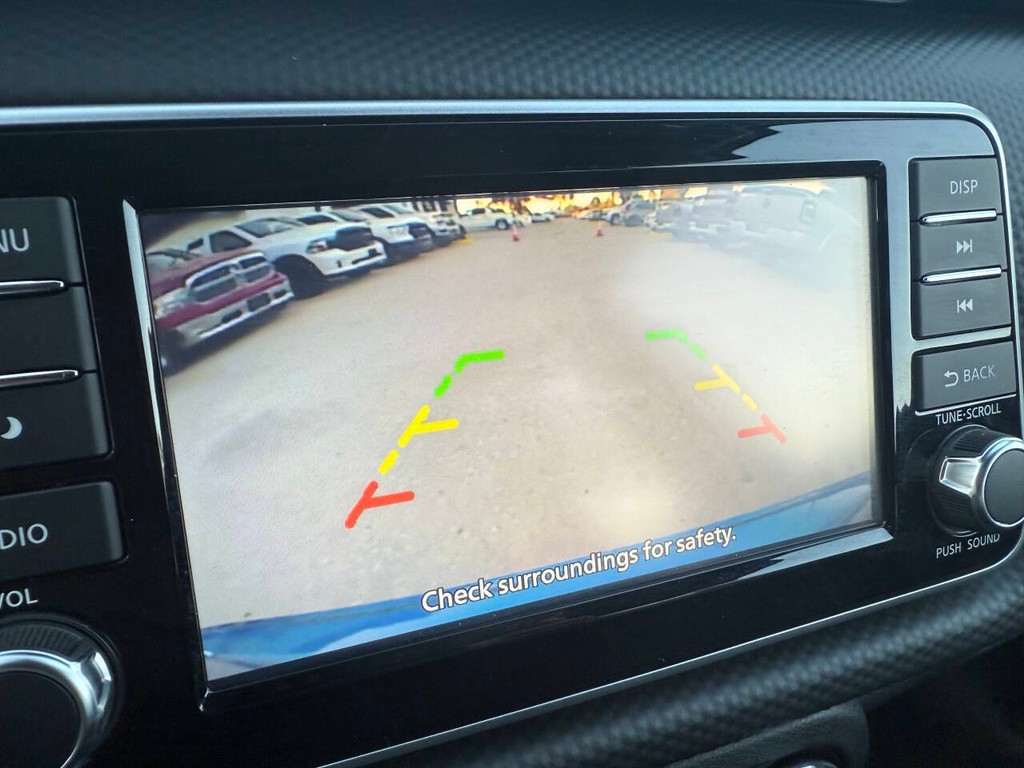 Nissan Kicks Vehicle Full-screen Gallery Image 25