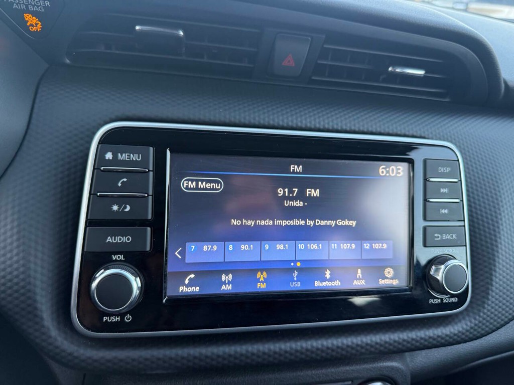 Nissan Kicks Vehicle Full-screen Gallery Image 26