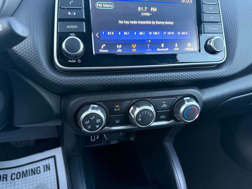 Nissan Kicks Vehicle Full-screen Gallery Image 27