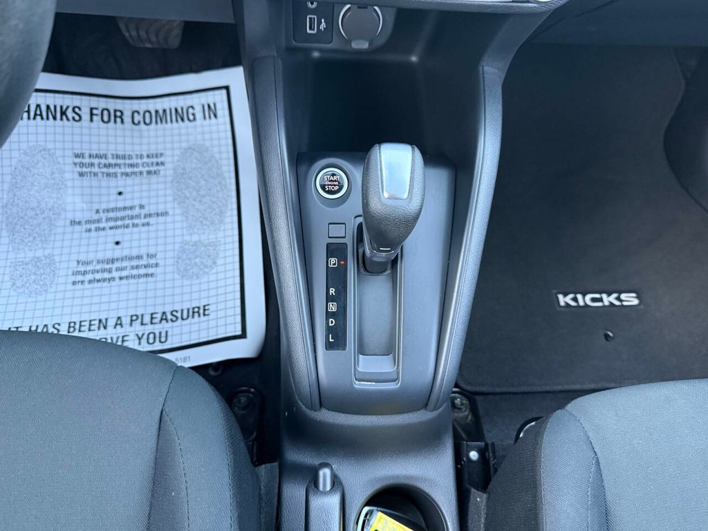 Nissan Kicks Vehicle Full-screen Gallery Image 29