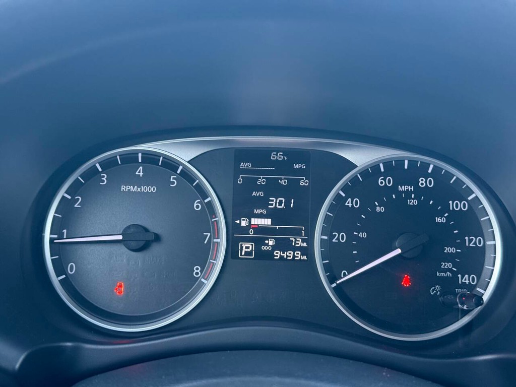 Nissan Kicks Vehicle Full-screen Gallery Image 31