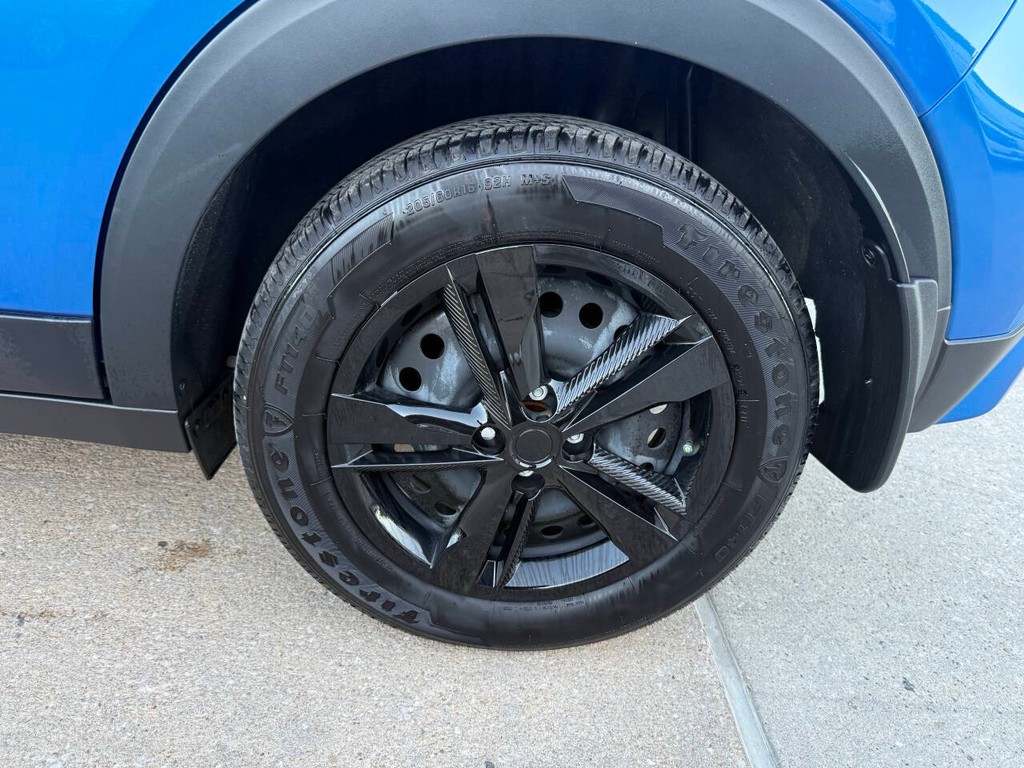 Nissan Kicks Vehicle Full-screen Gallery Image 35