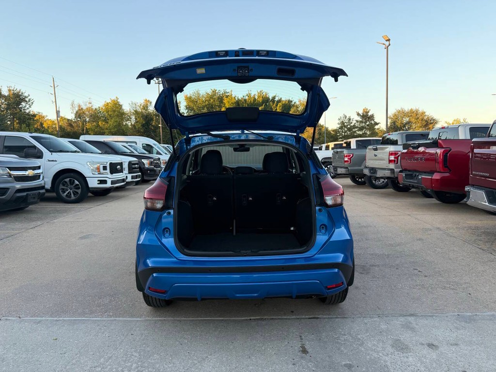 Nissan Kicks Vehicle Full-screen Gallery Image 36