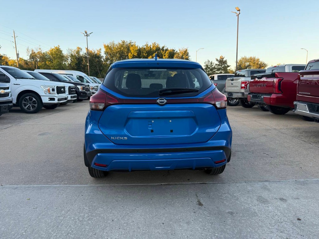 Nissan Kicks Vehicle Full-screen Gallery Image 37