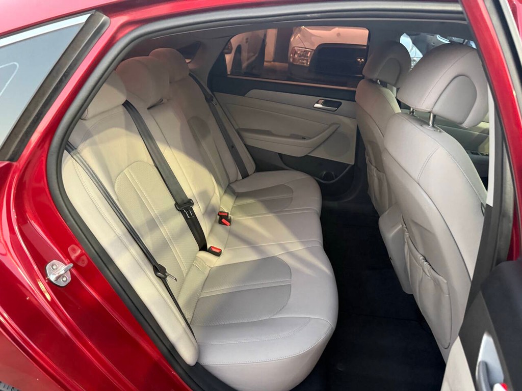 Hyundai Sonata Vehicle Full-screen Gallery Image 15