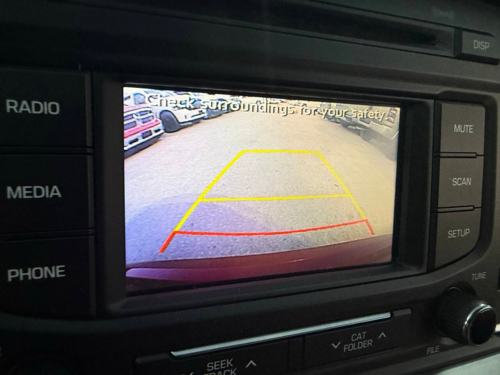 Hyundai Sonata Vehicle Full-screen Gallery Image 26