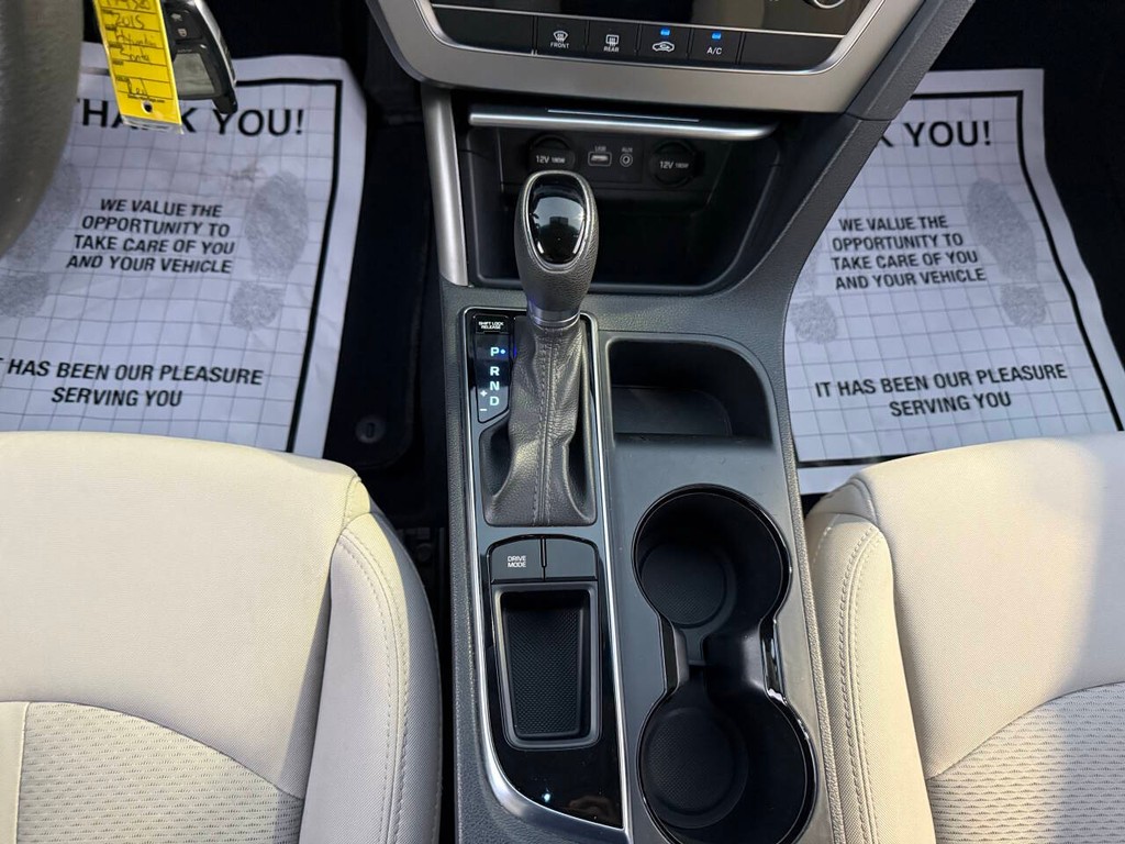 Hyundai Sonata Vehicle Full-screen Gallery Image 30