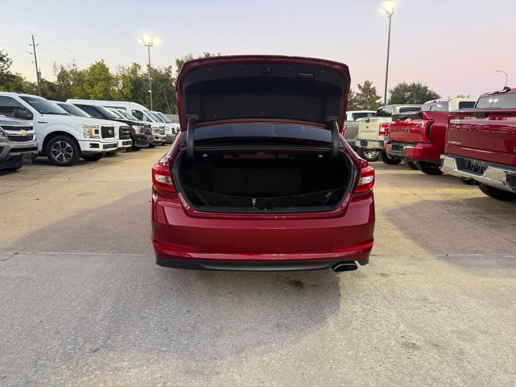 Hyundai Sonata Vehicle Full-screen Gallery Image 37