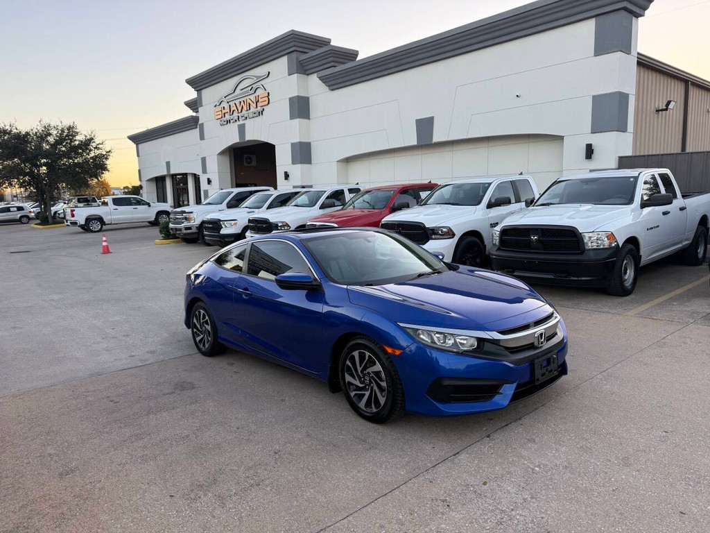 Honda Civic Coupe Vehicle Full-screen Gallery Image 02